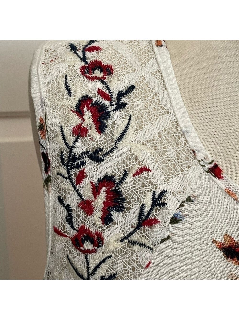 Mason &Belle Floral Sleeveless Blouse - Picture 5 of 8